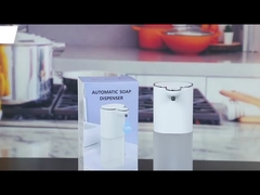 Απολυμαντικό χεριών που τοποθετείται στον τοίχο του μπάνιου ξενοδοχείου